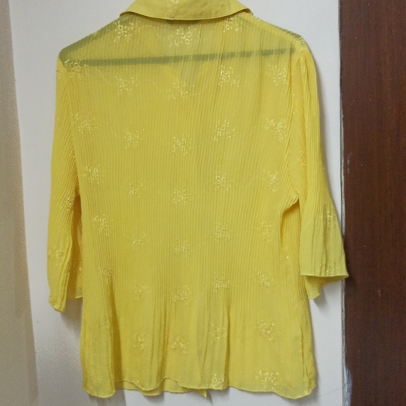 Yellow Top - Picture 6 of 11